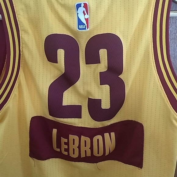 Lebron James Cleveland Cavaliers jersey - Picture 3 of 4